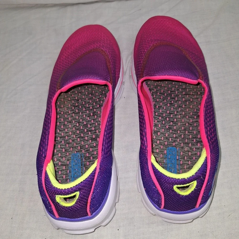 Skechers these goga